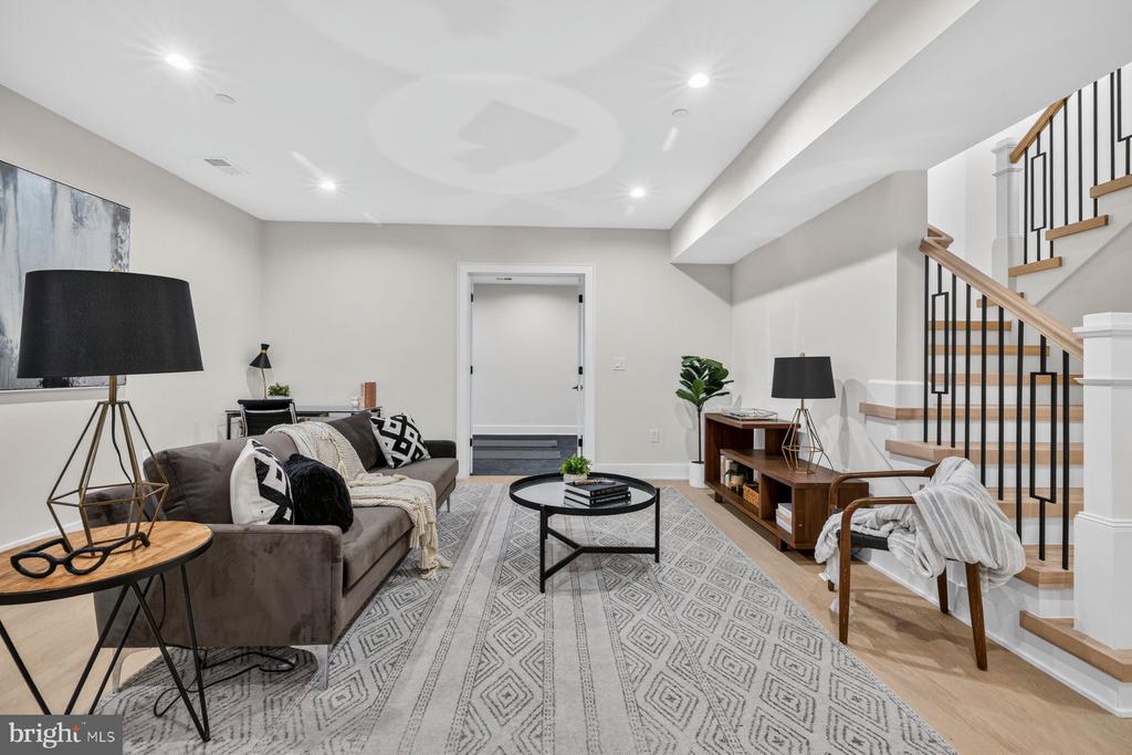 5015 CUSHING DRIVE