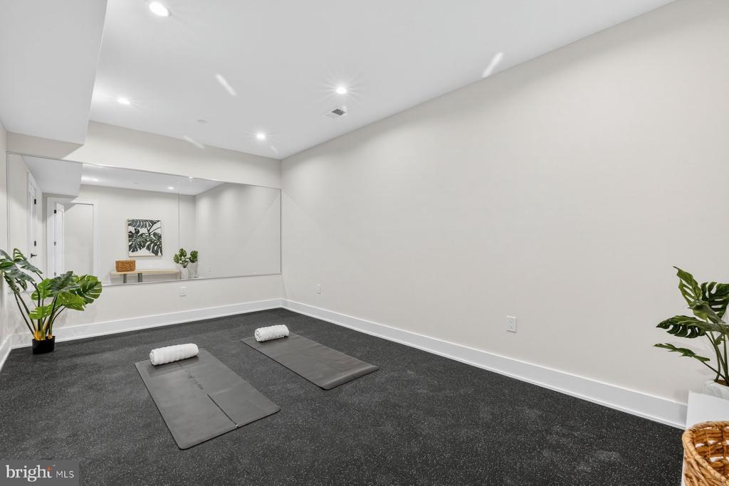 5015 CUSHING DRIVE