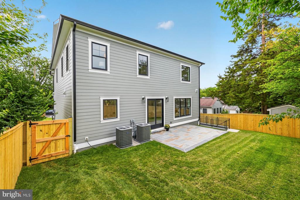 5015 CUSHING DRIVE