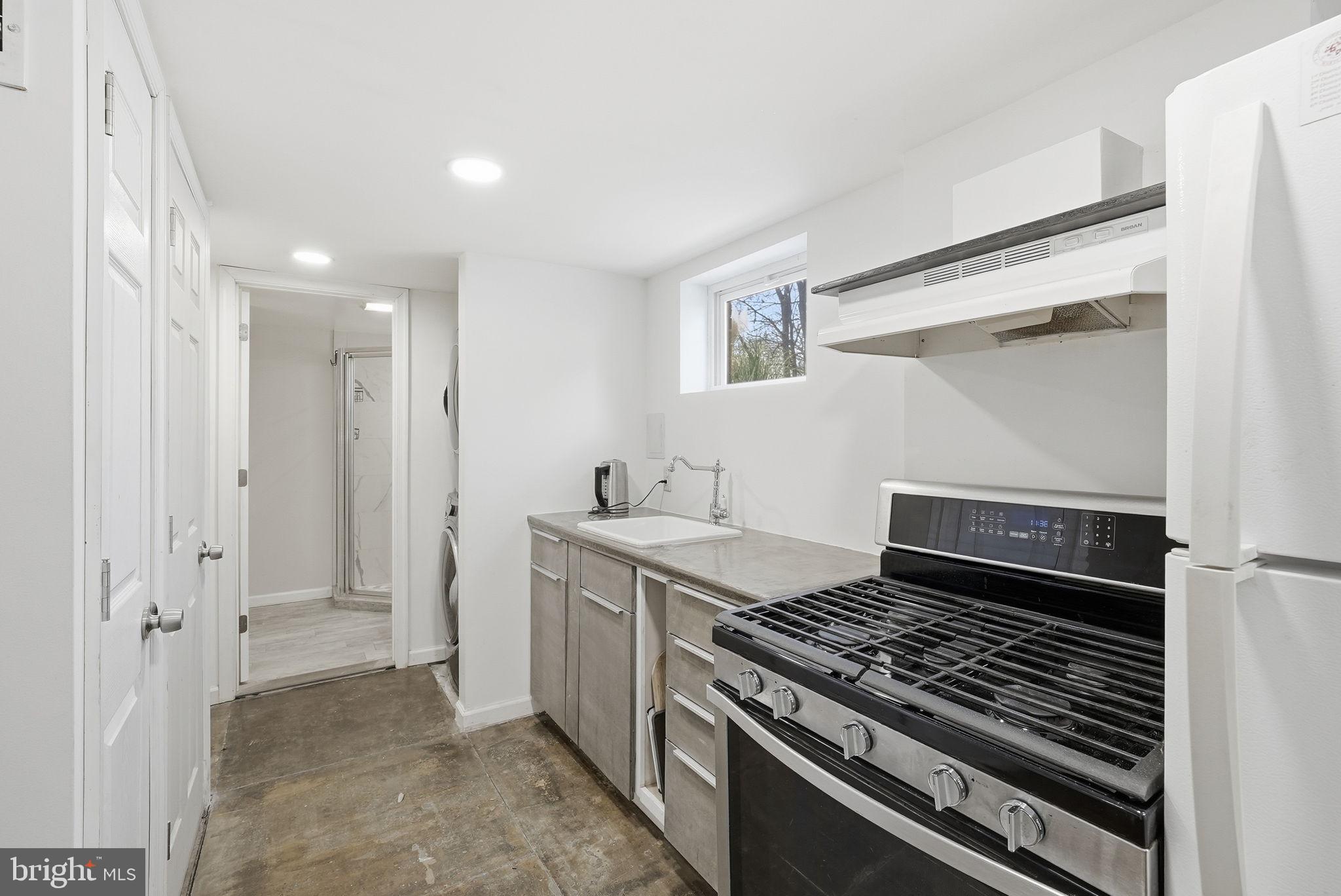 8712 GEREN ROAD
