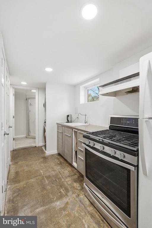 8712 GEREN ROAD
