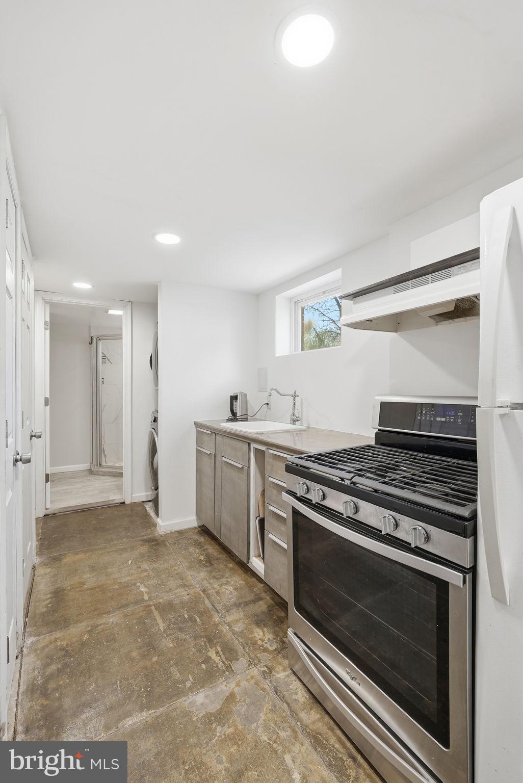 8712 GEREN ROAD