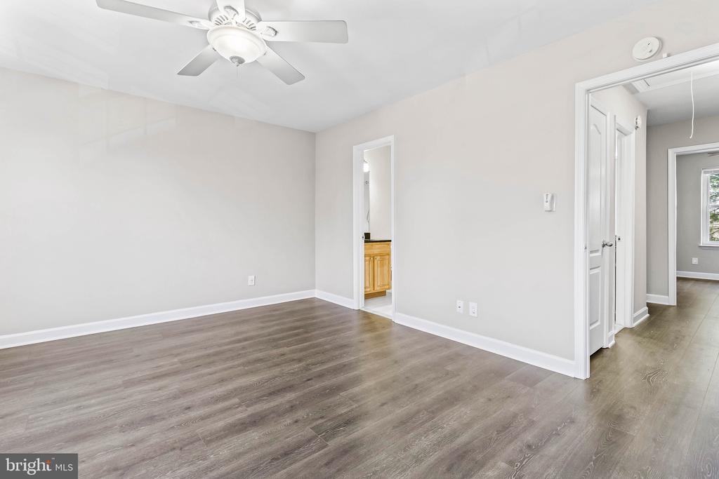 3842 CHESTERWOOD DRIVE Unit: 3842