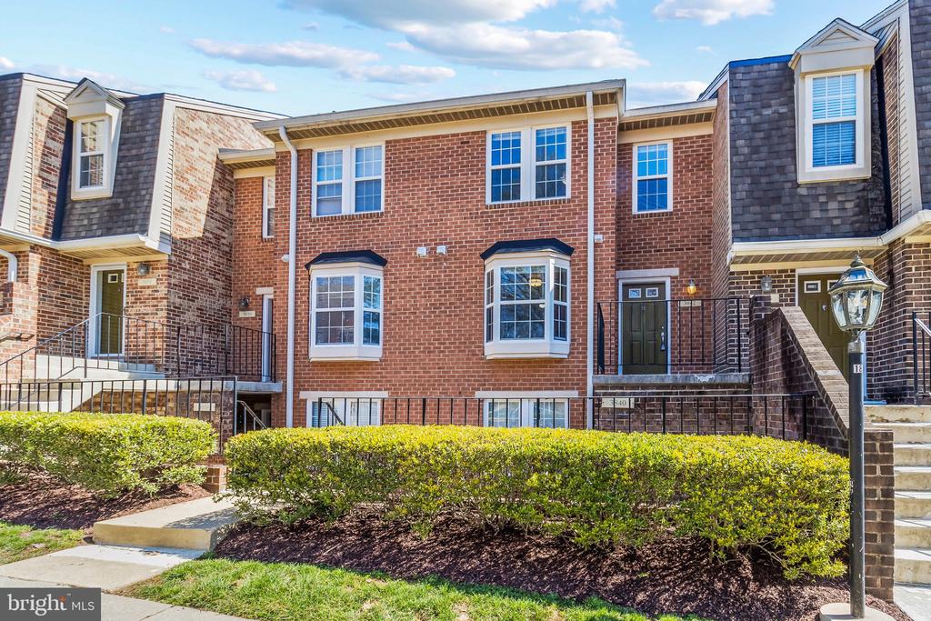 3842 CHESTERWOOD DRIVE Unit: 3842