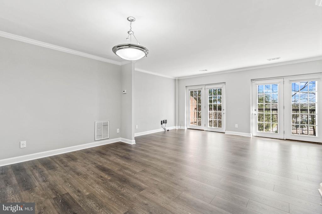 3842 CHESTERWOOD DRIVE Unit: 3842