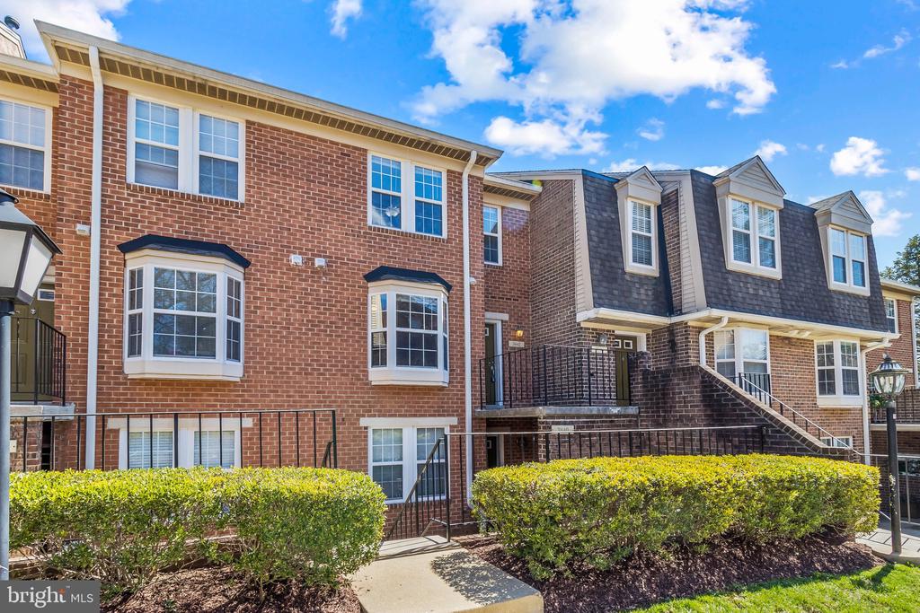 3842 CHESTERWOOD DRIVE Unit: 3842