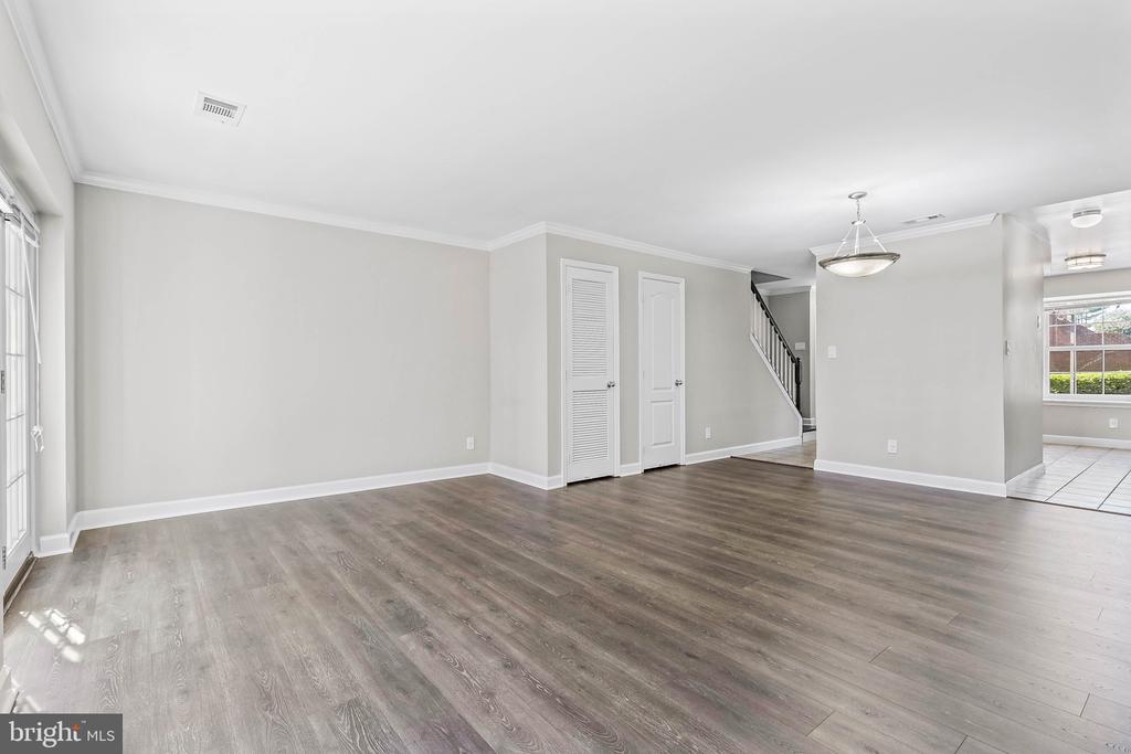 3842 CHESTERWOOD DRIVE Unit: 3842