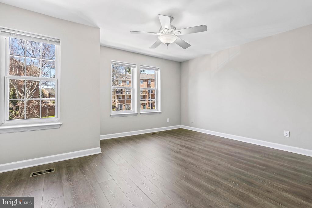 3842 CHESTERWOOD DRIVE Unit: 3842