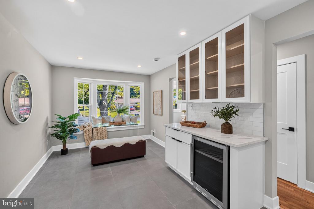2610 SILVERDALE DRIVE