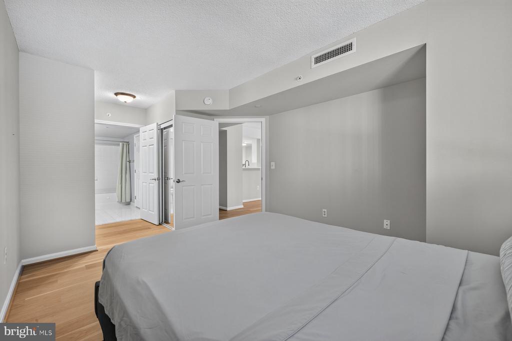 11710 OLD GEORGETOWN RD. Unit: 409