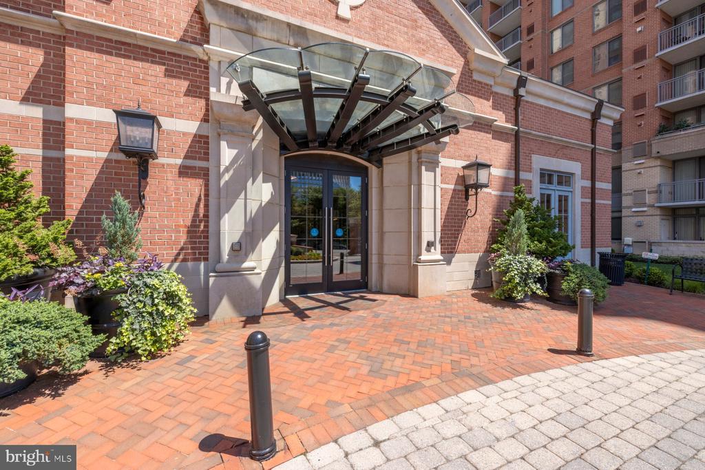11710 OLD GEORGETOWN RD. Unit: 409