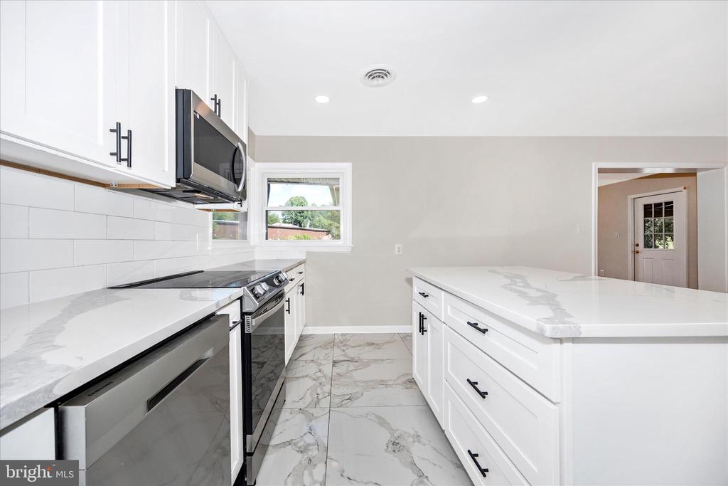 16215 REDLAND ROAD