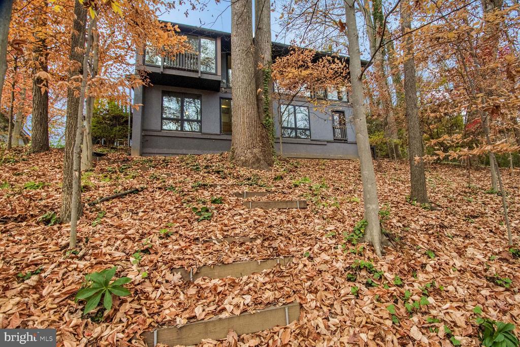 5517 MOHICAN ROAD