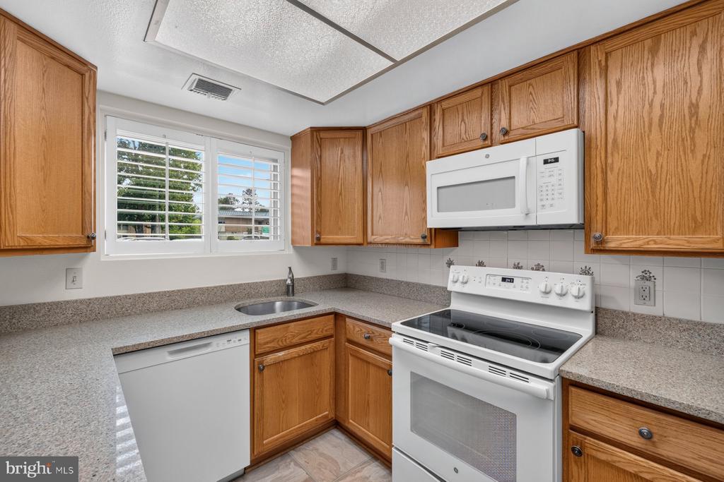 3498 GLENEAGLES DRIVE Unit: 79-F