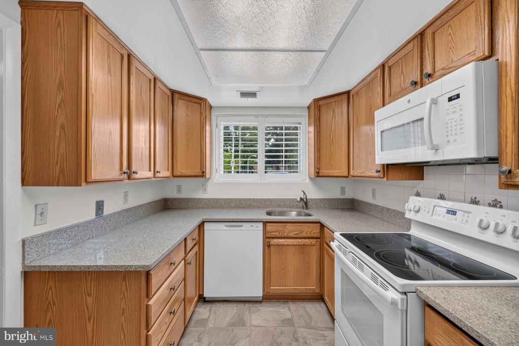 3498 GLENEAGLES DRIVE Unit: 79-F
