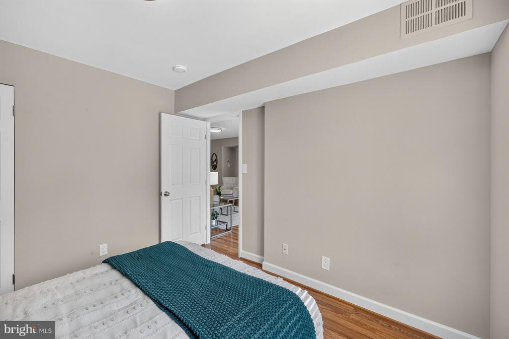 11415 COMMONWEALTH DRIVE Unit: 204