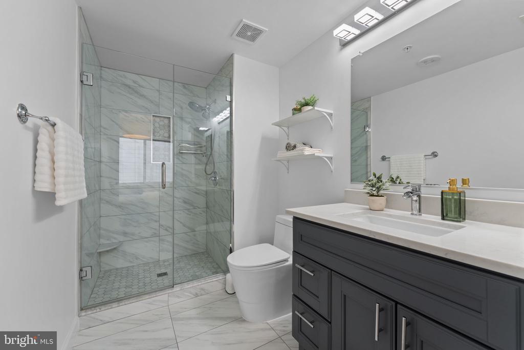 930 WAYNE AVENUE Unit: 610