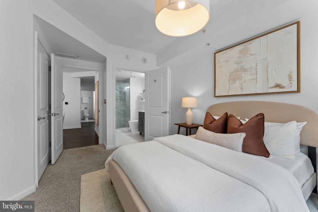930 WAYNE AVENUE Unit: 610