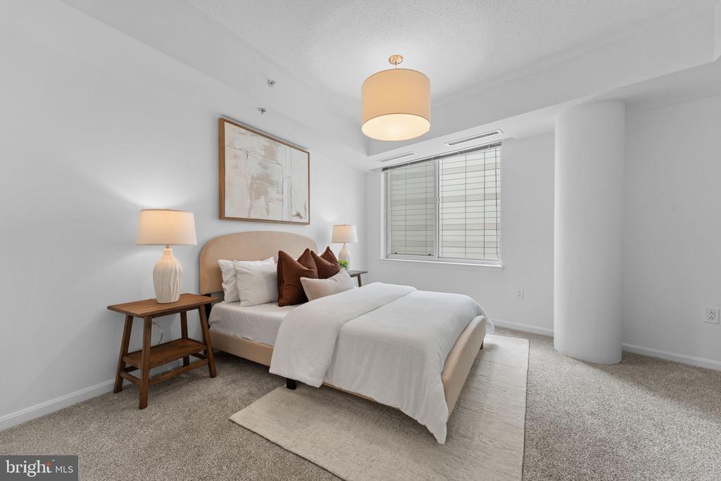 930 WAYNE AVENUE Unit: 610