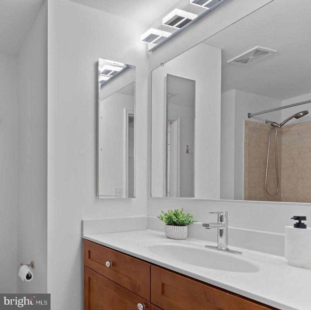 930 WAYNE AVENUE Unit: 610