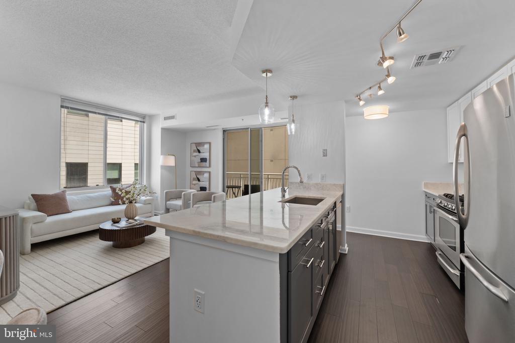 930 WAYNE AVENUE Unit: 610