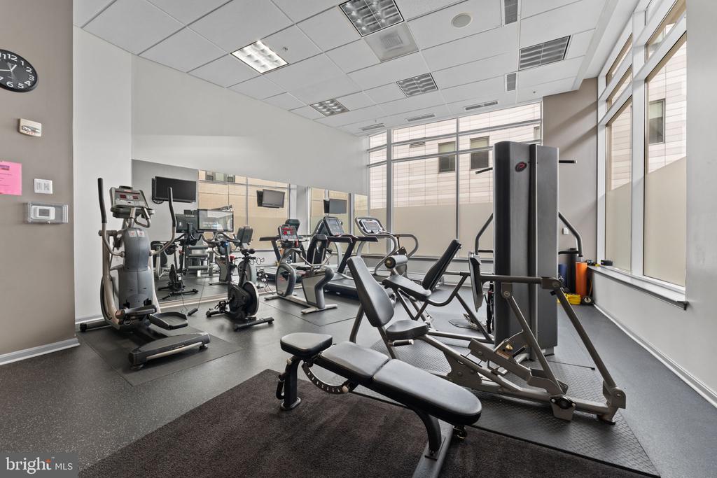 930 WAYNE AVENUE Unit: 610