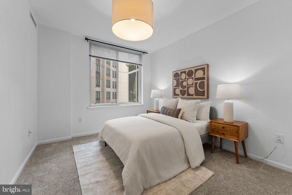 930 WAYNE AVENUE Unit: 610