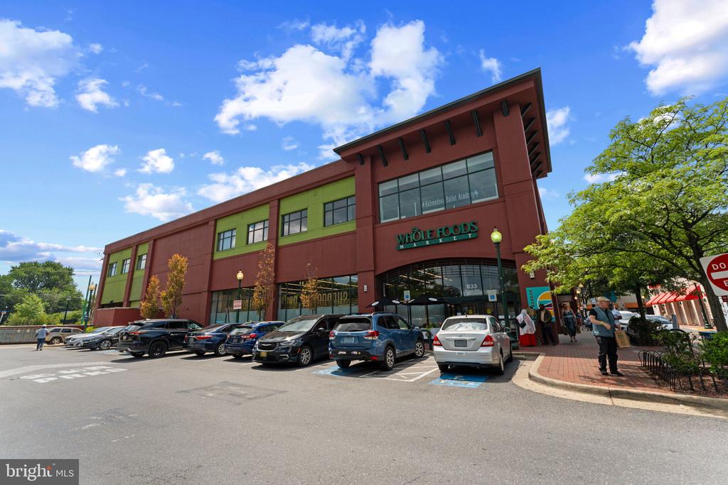 930 WAYNE AVENUE Unit: 610