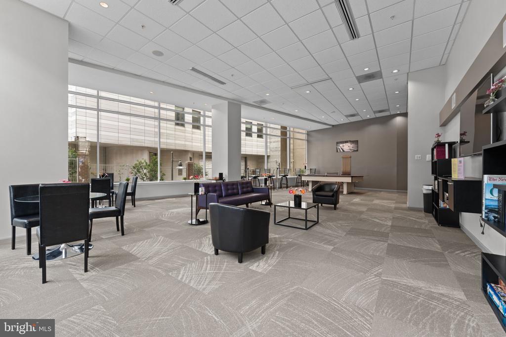 930 WAYNE AVENUE Unit: 610