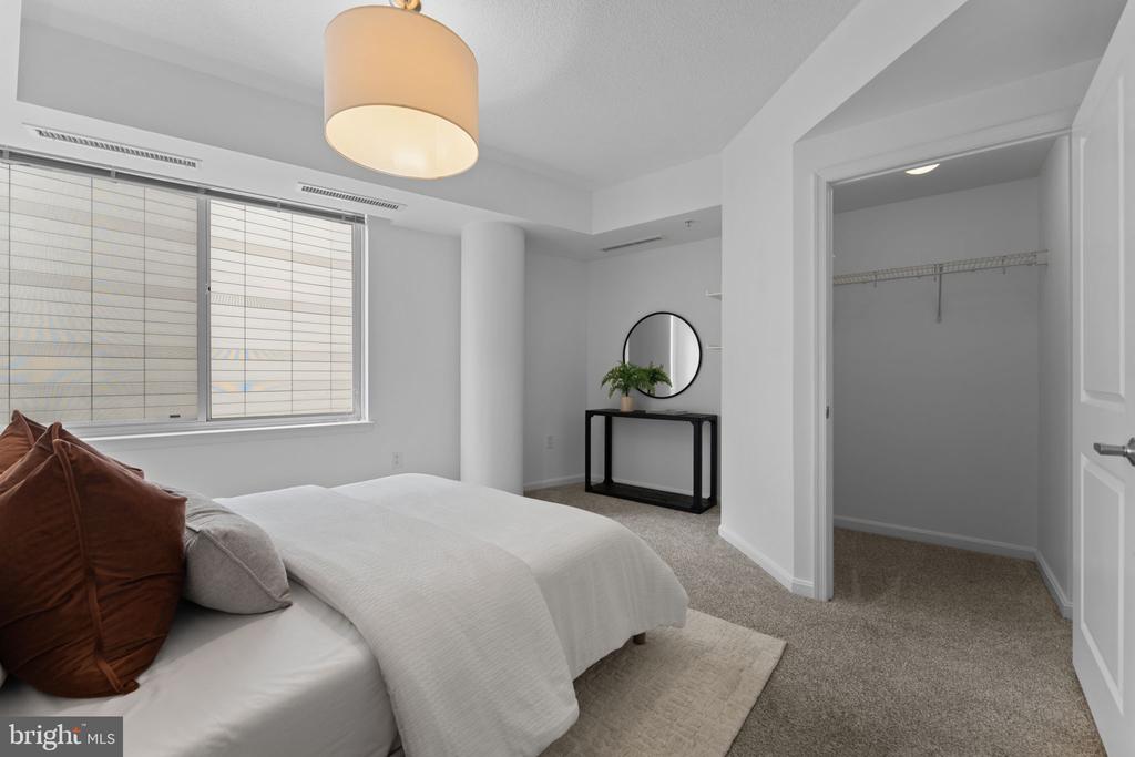 930 WAYNE AVENUE Unit: 610