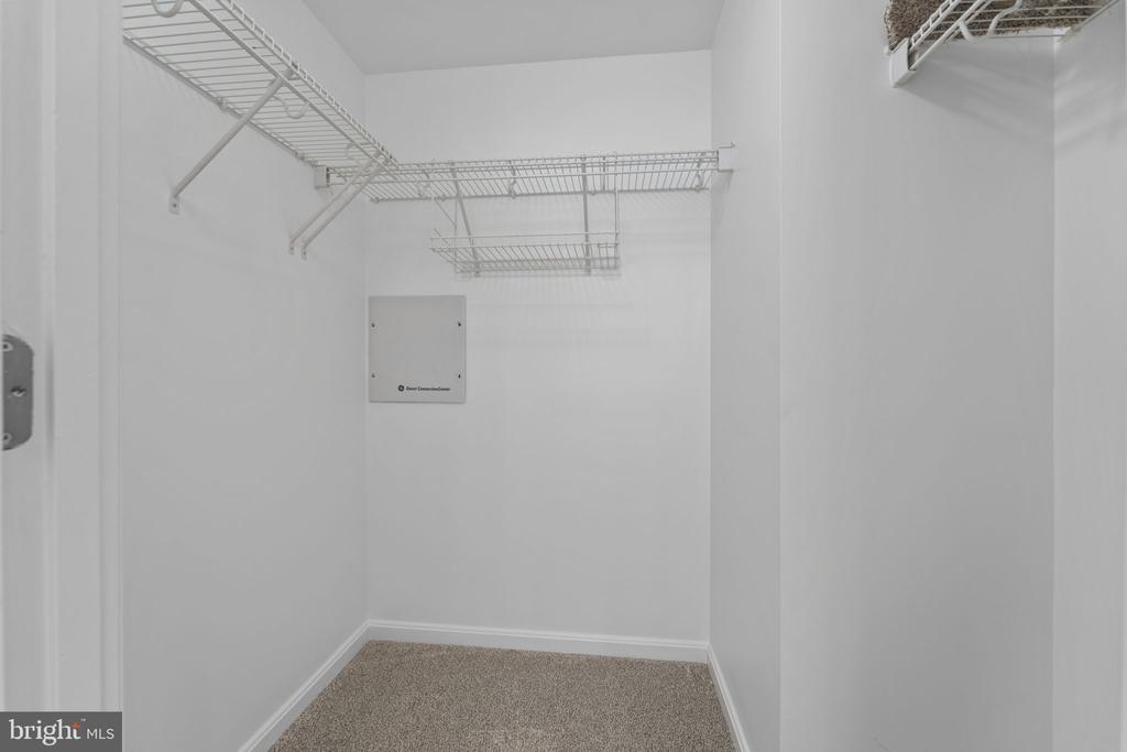 930 WAYNE AVENUE Unit: 610