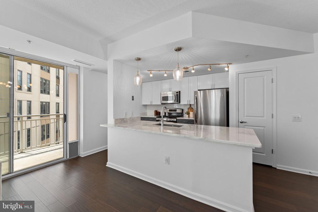 930 WAYNE AVENUE Unit: 610
