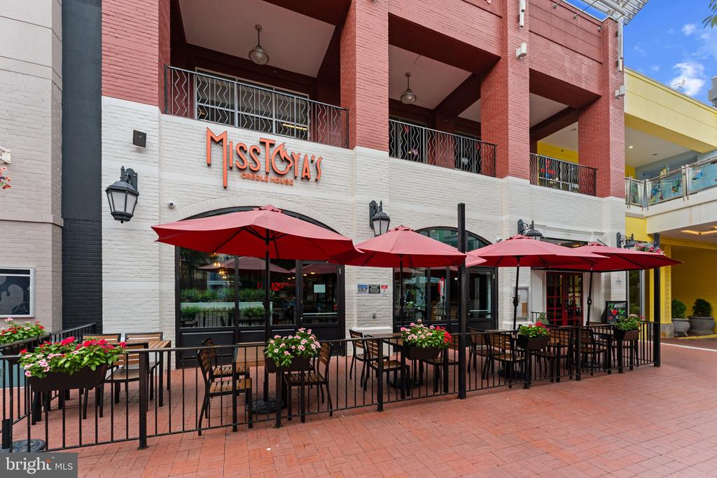 930 WAYNE AVENUE Unit: 610
