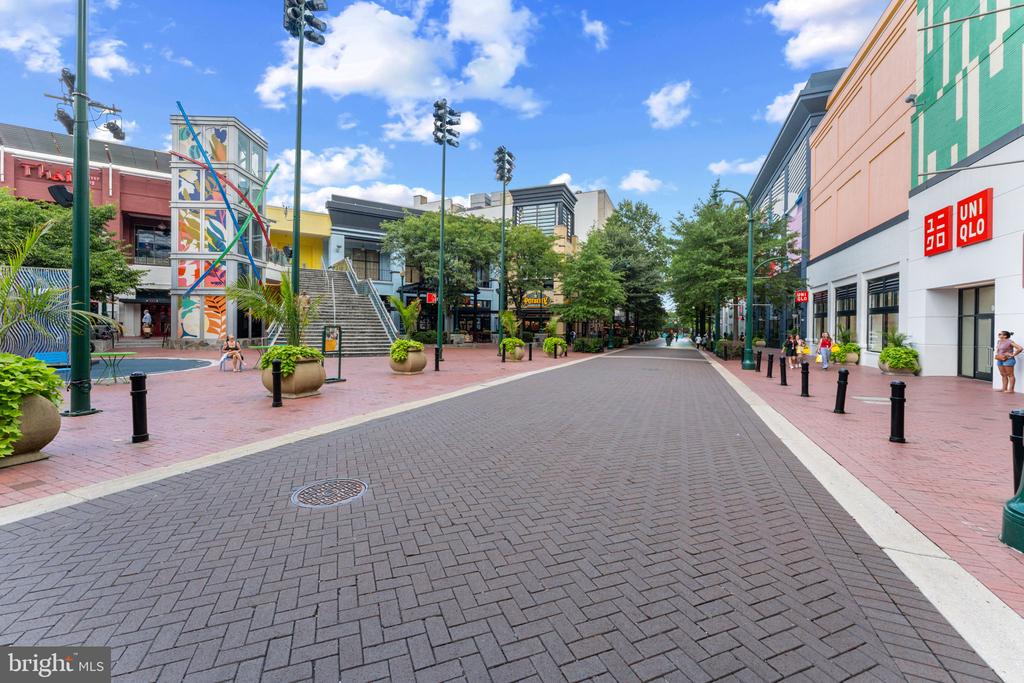 930 WAYNE AVENUE Unit: 610