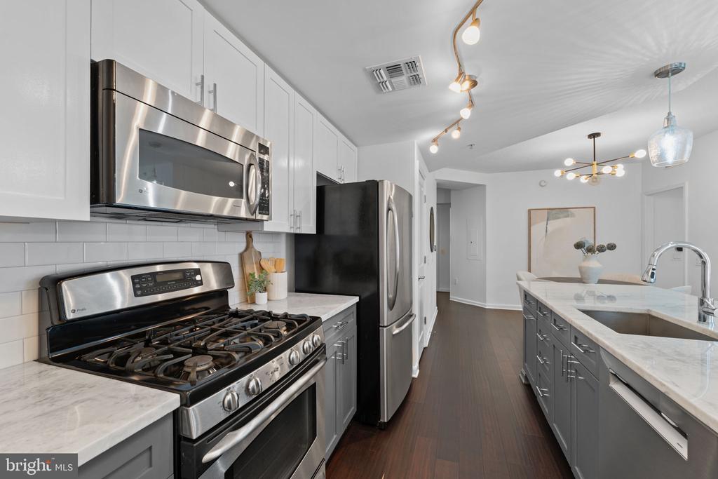 930 WAYNE AVENUE Unit: 610