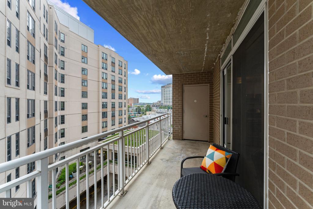 930 WAYNE AVENUE Unit: 610