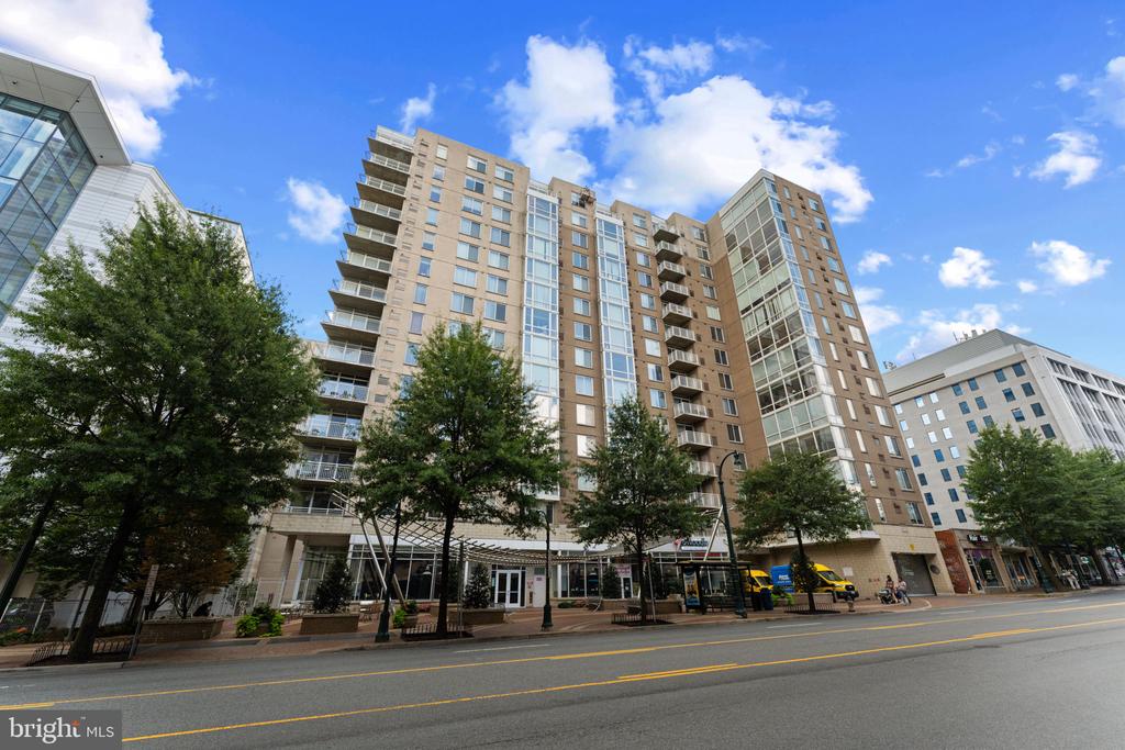 930 WAYNE AVENUE Unit: 610