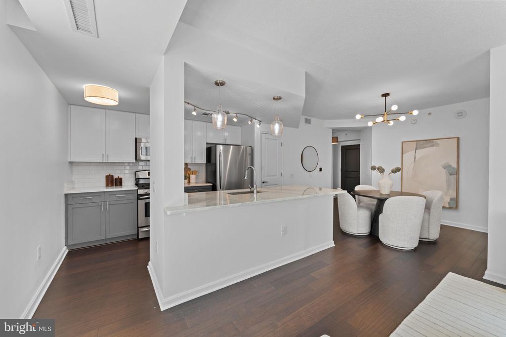 930 WAYNE AVENUE Unit: 610