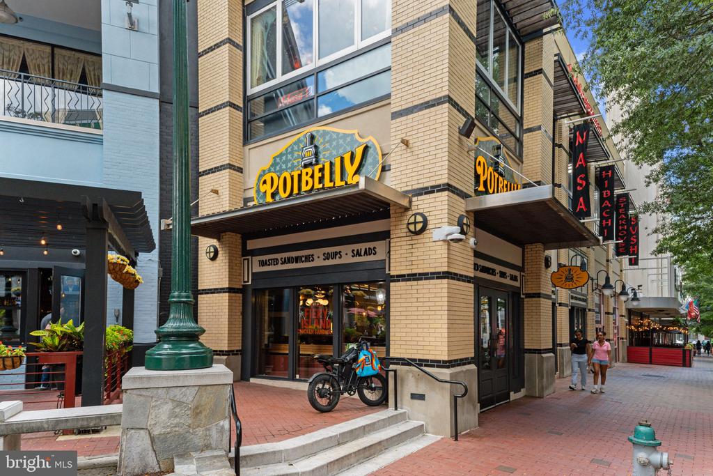 930 WAYNE AVENUE Unit: 610
