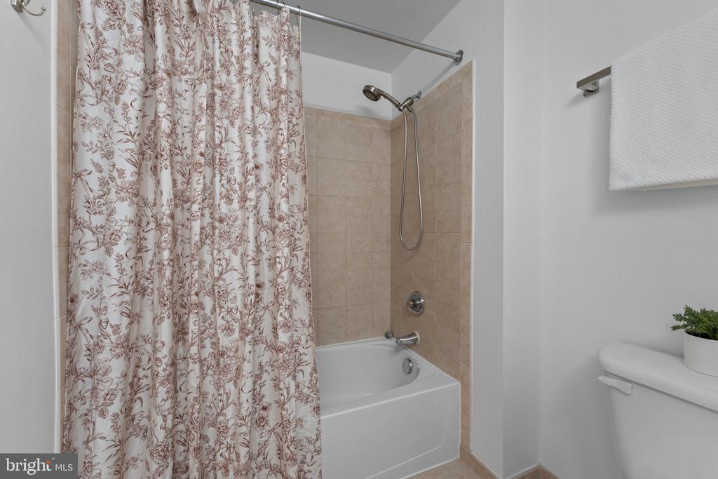 930 WAYNE AVENUE Unit: 610