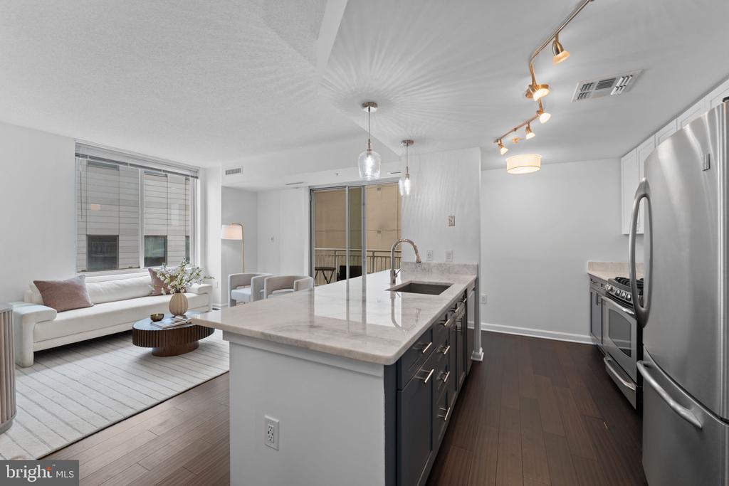 930 WAYNE AVENUE Unit: 610