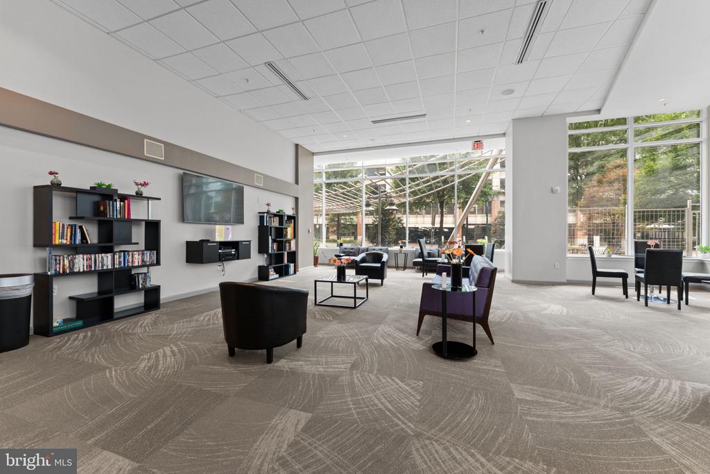 930 WAYNE AVENUE Unit: 610