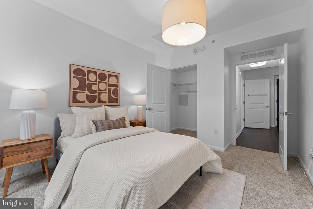 930 WAYNE AVENUE Unit: 610