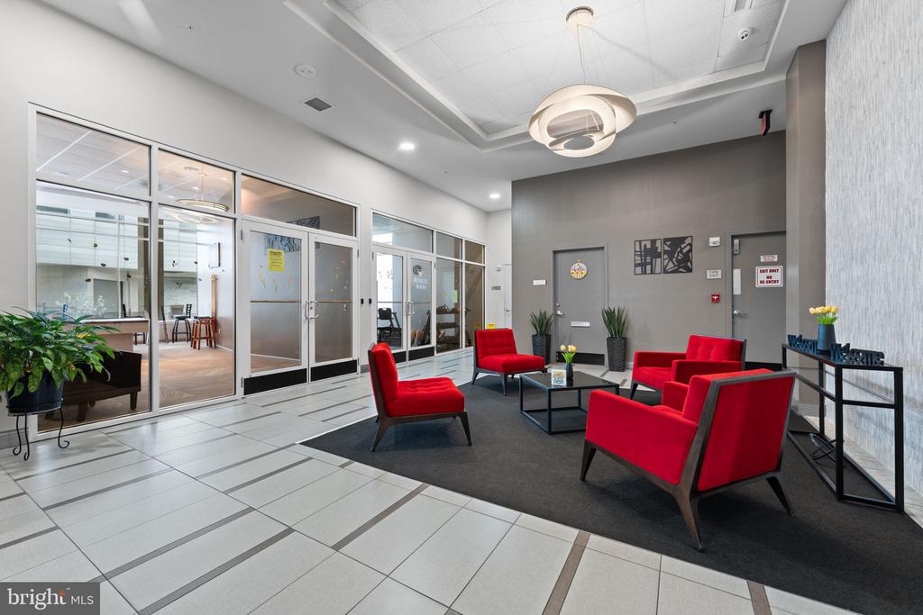 930 WAYNE AVENUE Unit: 610
