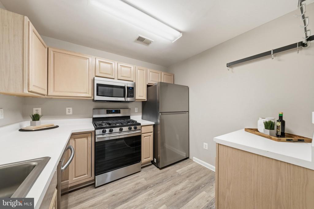 13300 KILMARNOCK WAY Unit: 7-F