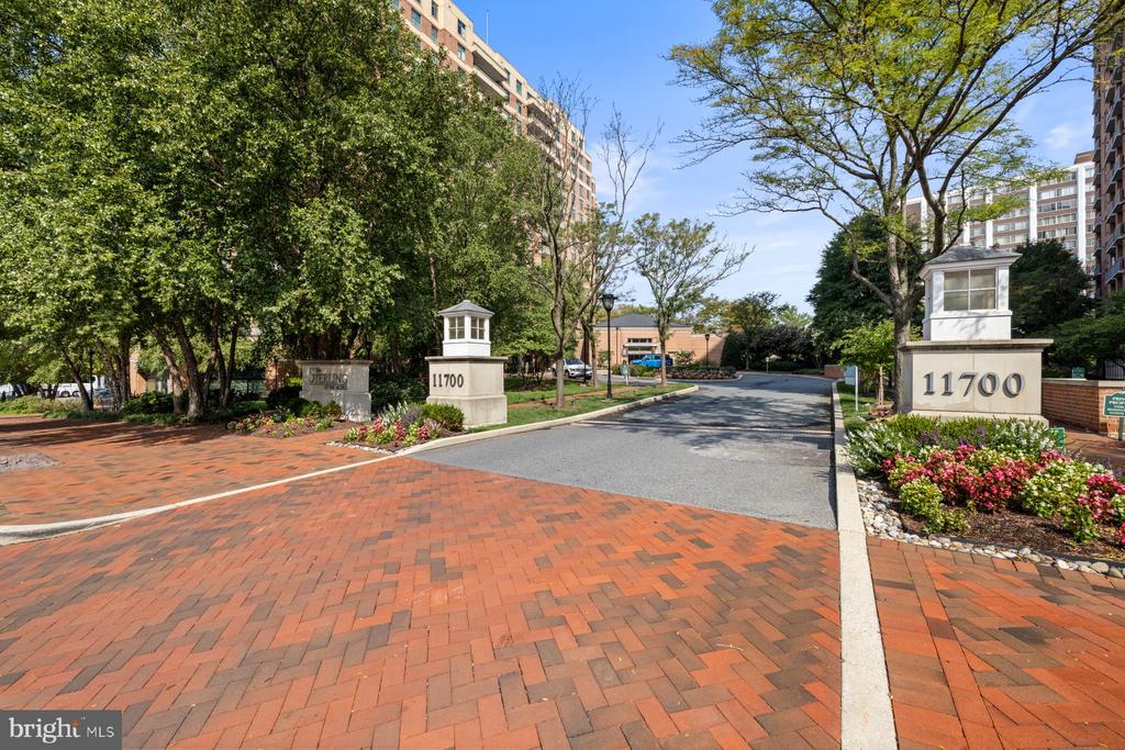11700 OLD GEORGETOWN ROAD Unit: 806