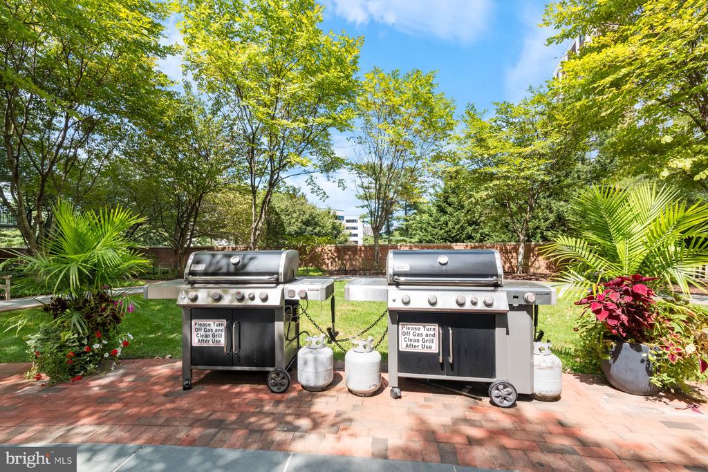 11700 OLD GEORGETOWN ROAD Unit: 806
