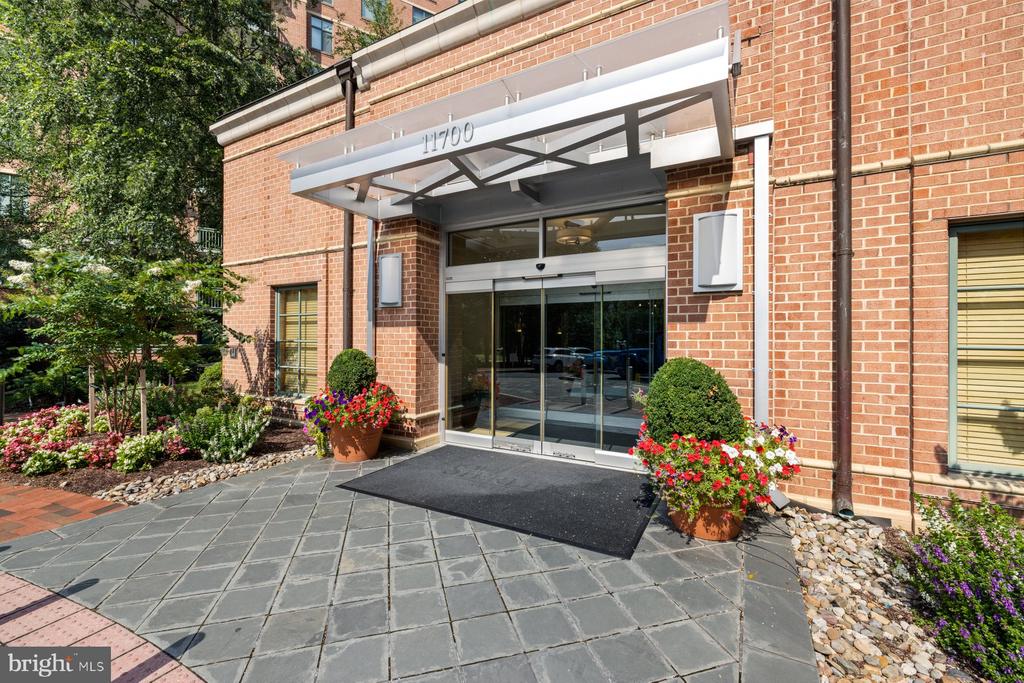 11700 OLD GEORGETOWN ROAD Unit: 806