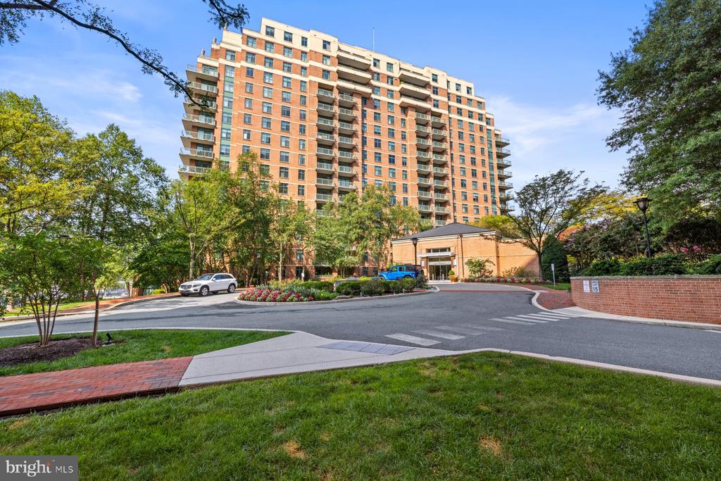 11700 OLD GEORGETOWN ROAD Unit: 806