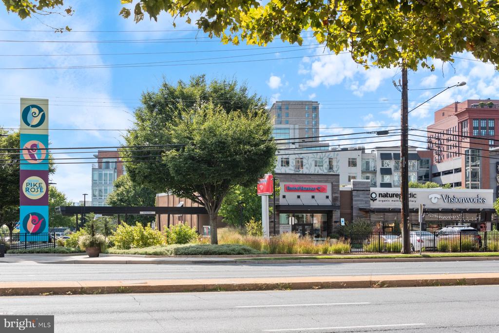 11700 OLD GEORGETOWN ROAD Unit: 806